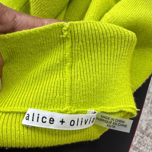 ALICE + OLIVIA Ciara mock neck Lime Green cropped Sweater size XS - Picture 7 of 8
